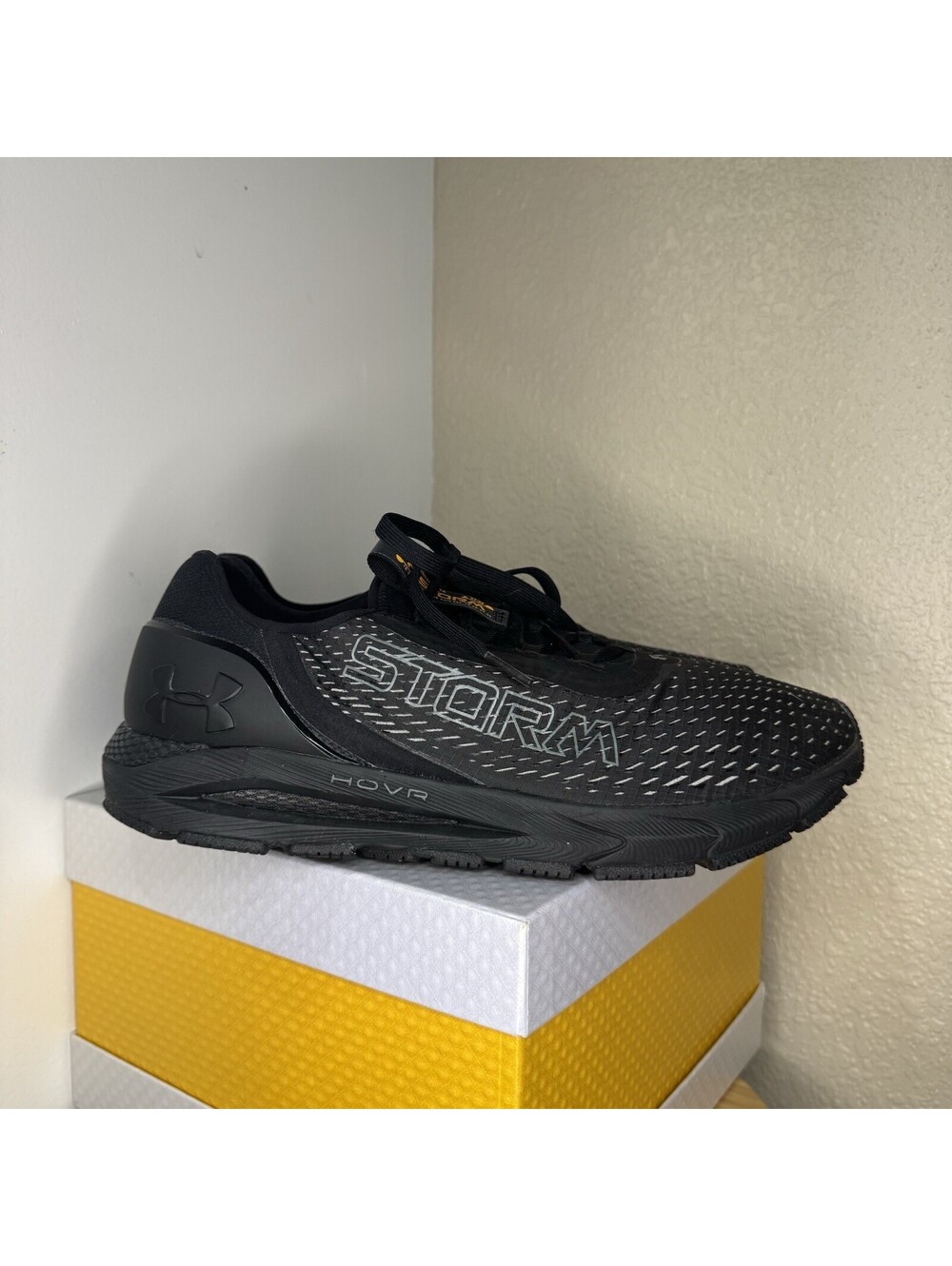 Under Armour Charged Vantage Women